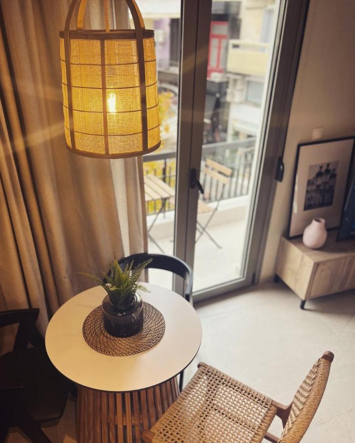 Luxurious Wooden Detail Flat In City Center Chalkís المظهر الخارجي الصورة