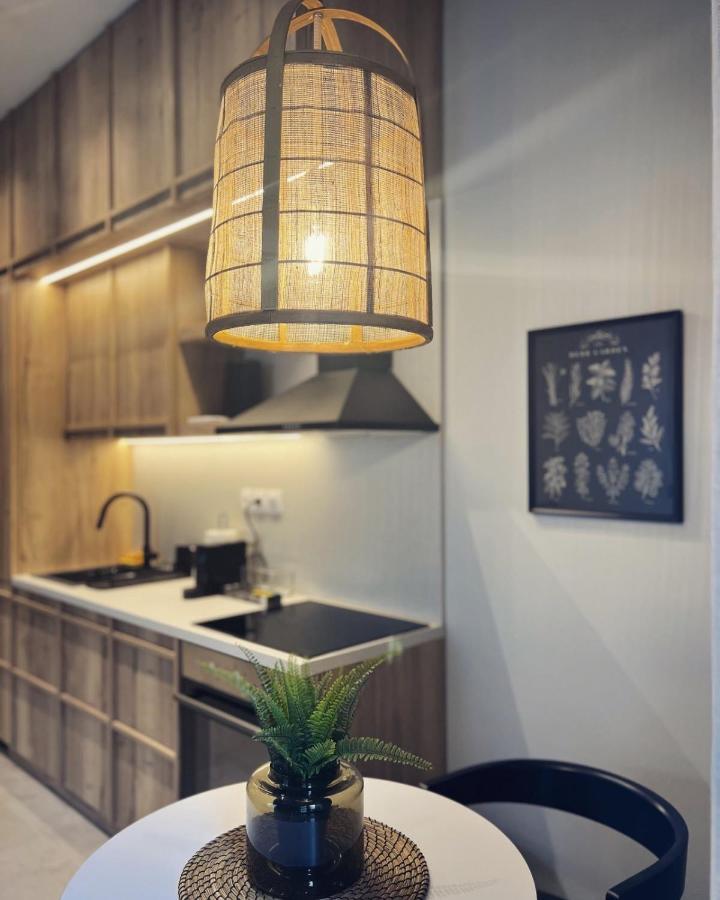 Luxurious Wooden Detail Flat In City Center Chalkís المظهر الخارجي الصورة