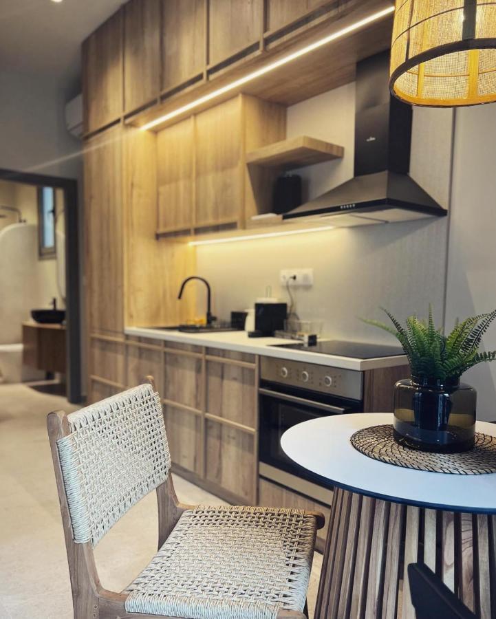 Luxurious Wooden Detail Flat In City Center Chalkís المظهر الخارجي الصورة