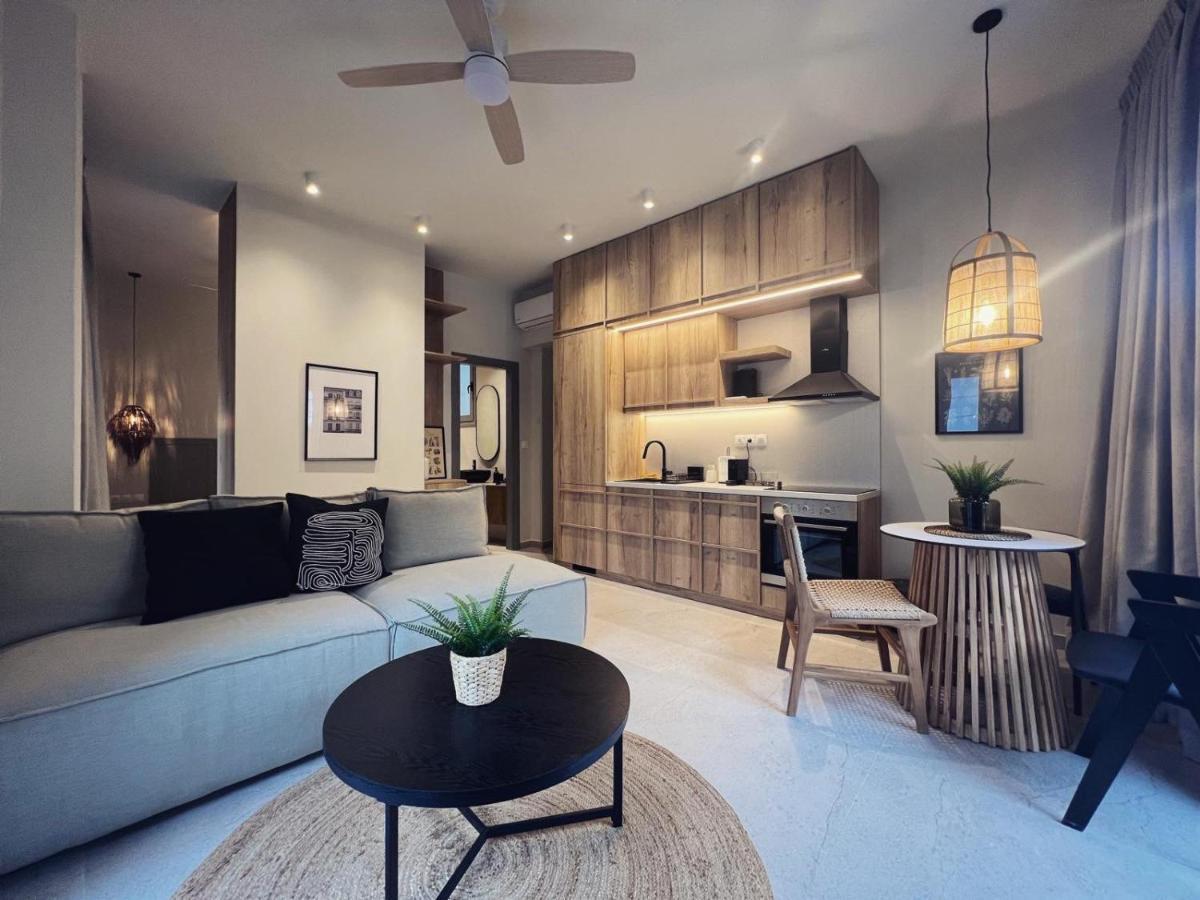 Luxurious Wooden Detail Flat In City Center Chalkís المظهر الخارجي الصورة