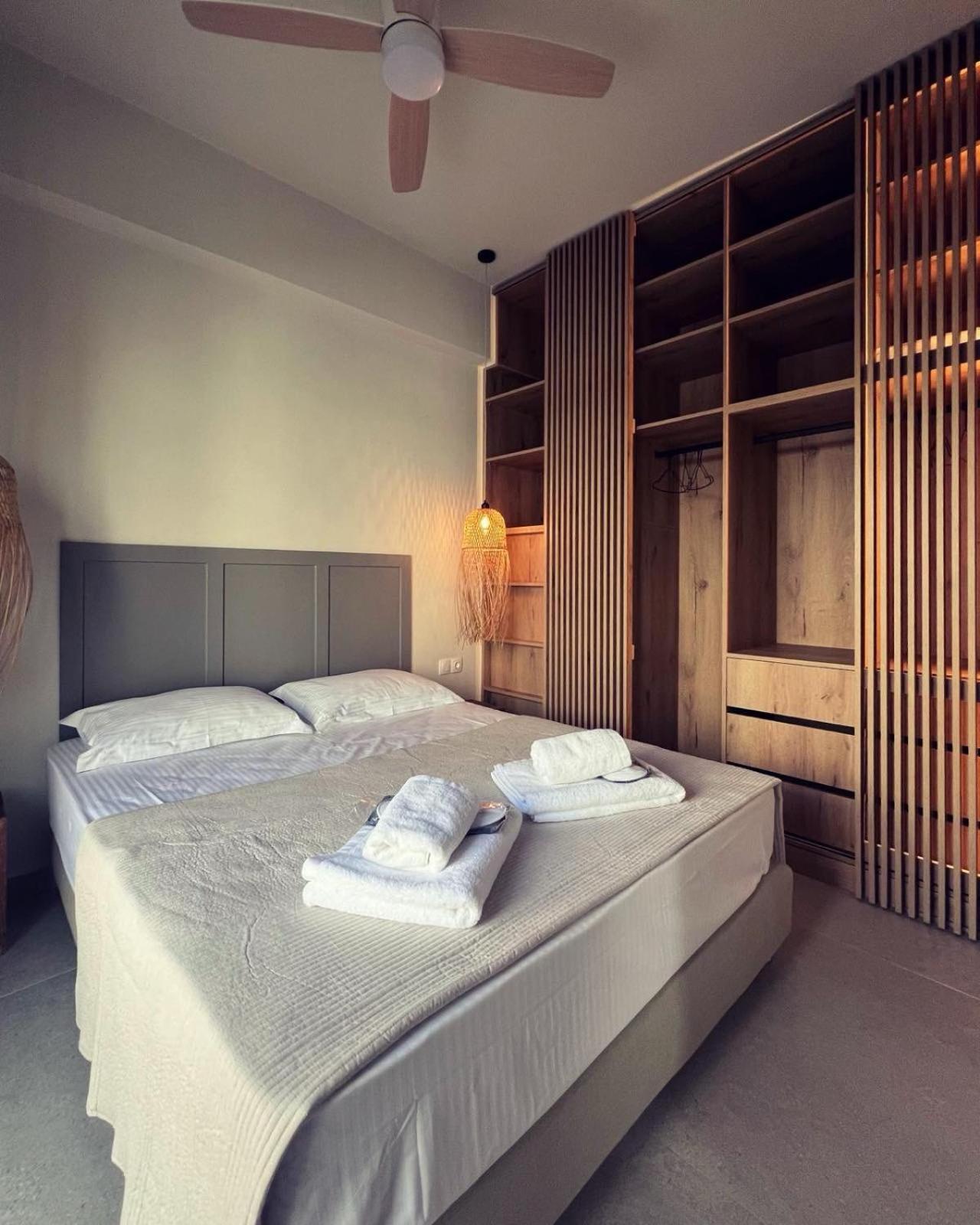 Luxurious Wooden Detail Flat In City Center Chalkís المظهر الخارجي الصورة