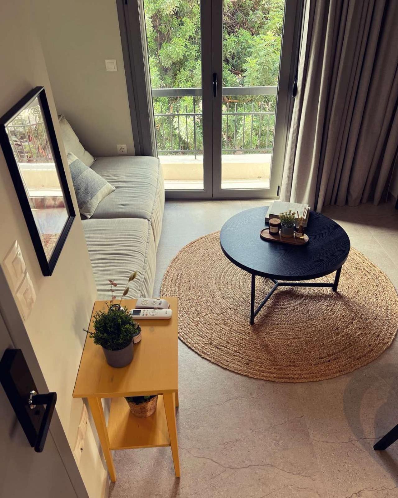 Luxurious Wooden Detail Flat In City Center Chalkís المظهر الخارجي الصورة